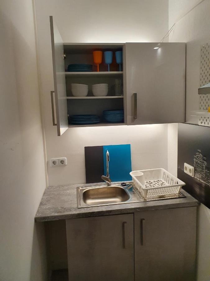 Central Lichtenberger Apartment For 6 People Berlin Bagian luar foto