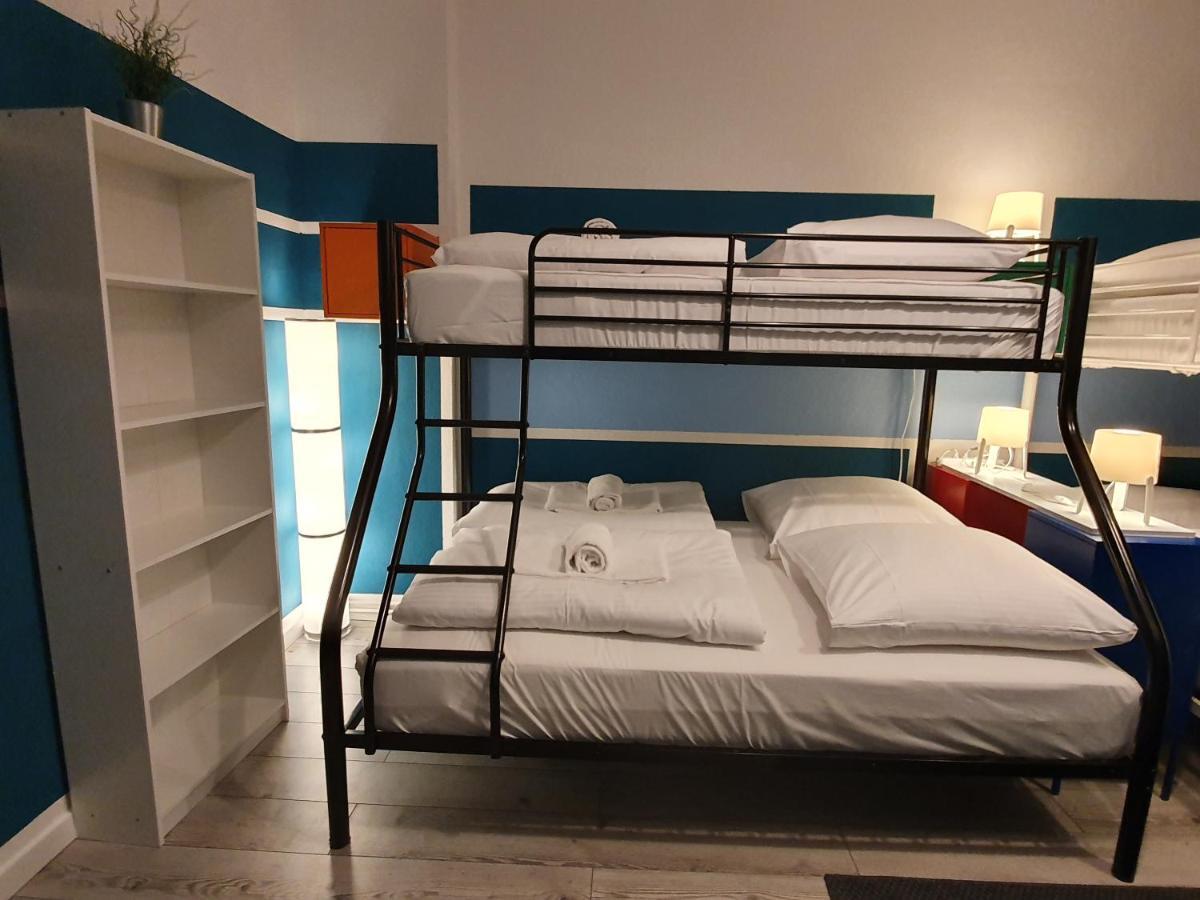 Central Lichtenberger Apartment For 6 People Berlin Bagian luar foto
