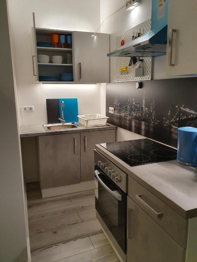 Central Lichtenberger Apartment For 6 People Berlin Bagian luar foto