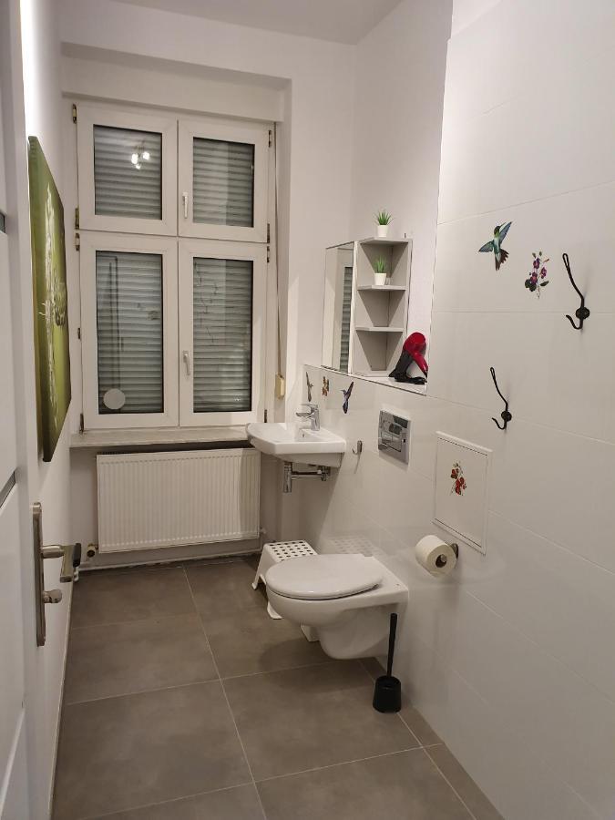 Central Lichtenberger Apartment For 6 People Berlin Bagian luar foto