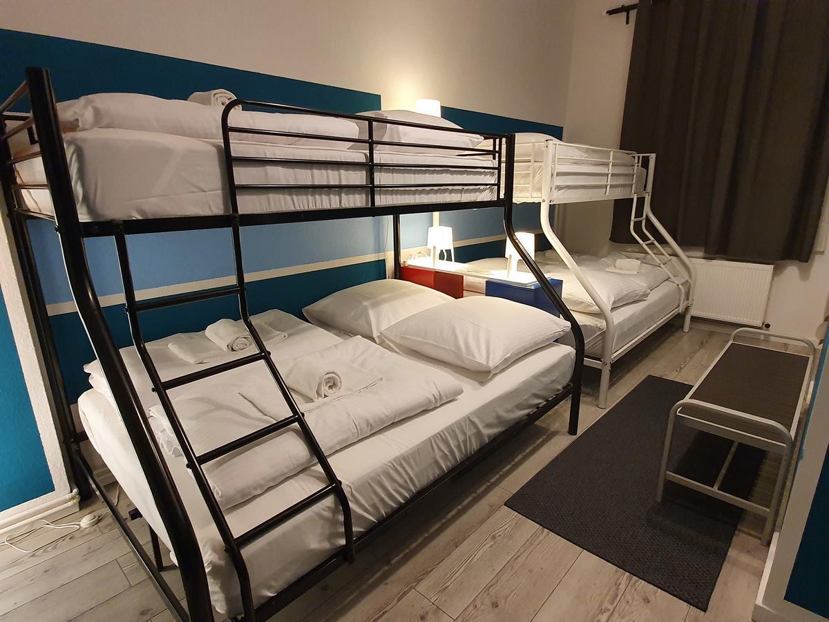 Central Lichtenberger Apartment For 6 People Berlin Bagian luar foto
