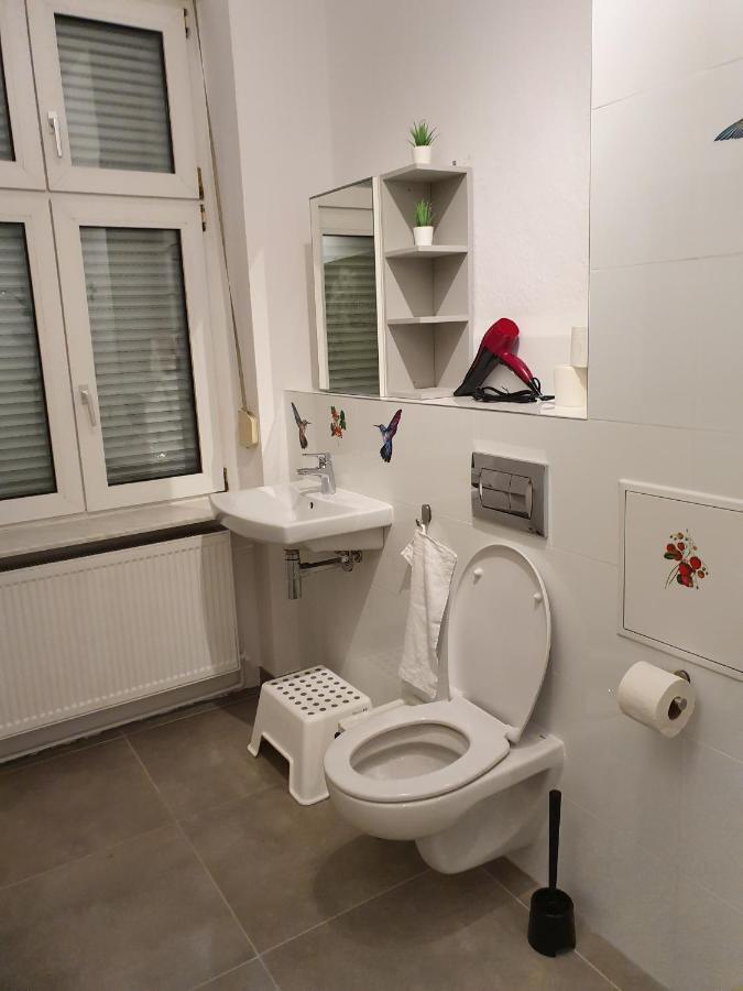 Central Lichtenberger Apartment For 6 People Berlin Bagian luar foto