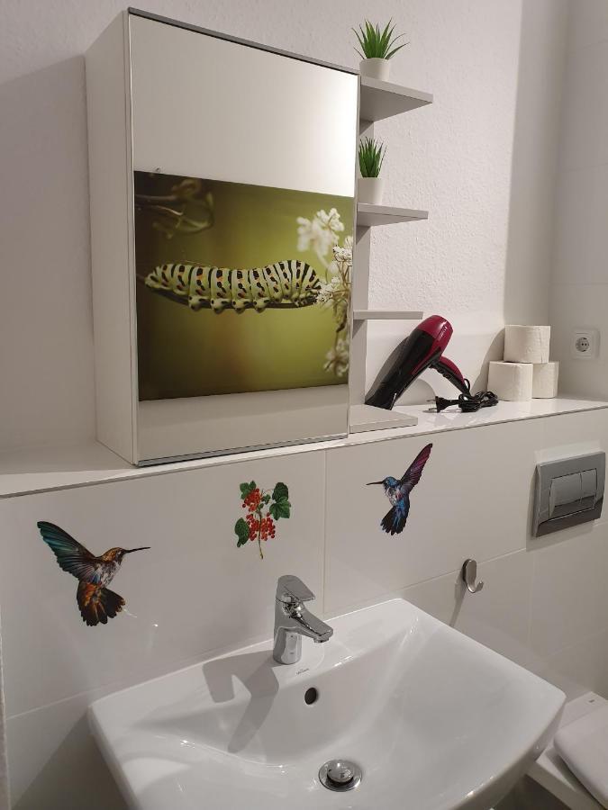 Central Lichtenberger Apartment For 6 People Berlin Bagian luar foto